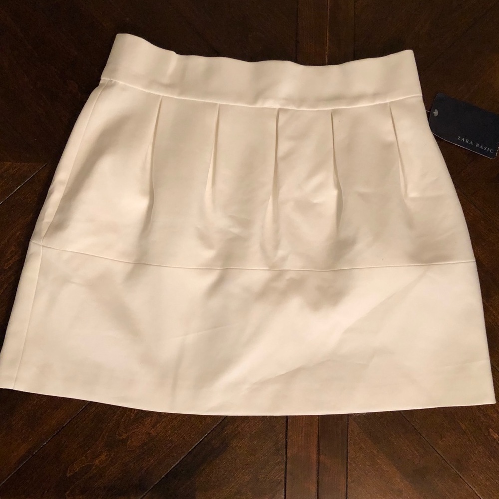White Pleated skirt